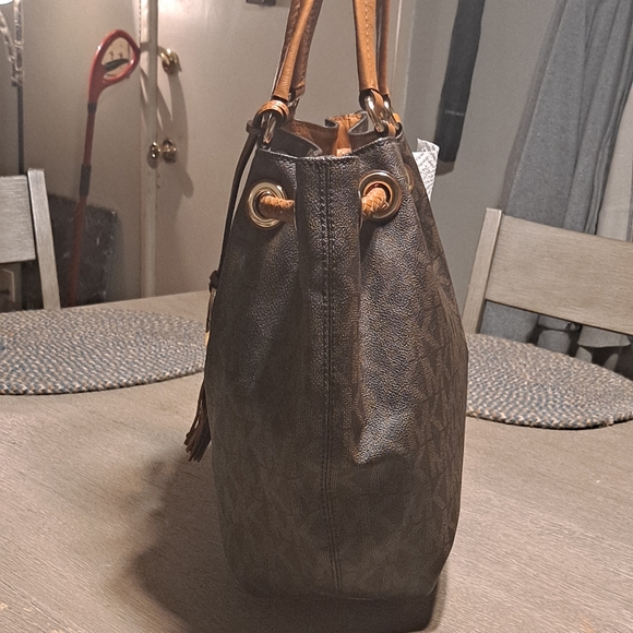 MICHAEL KORS LODLOW SATCHE TOTE Bag - Picture 3 of 16